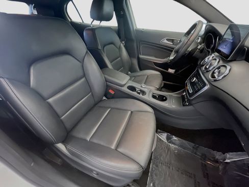 Used 2020 Mercedes-Benz GLA 250 w/ Premium Package image 18