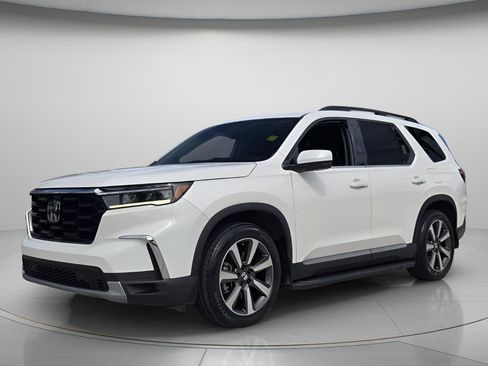 Certified 2025 Honda Pilot Touring image 9