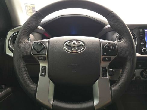 Used 2020 Toyota Tacoma SR5 AWD/4WD image 11