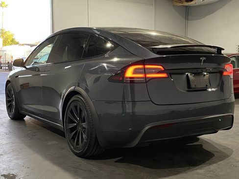 Used 2022 Tesla Model X image 2