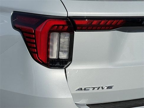 New 2026 Ford Explorer Active w/ Active Comfort Package image 9