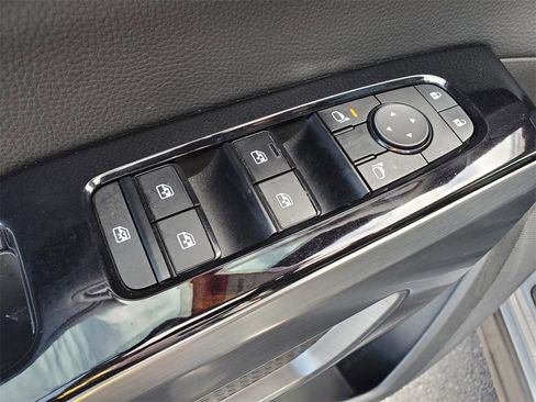 Used 2022 Nissan Pathfinder SL w/ SL Premium Package image 19