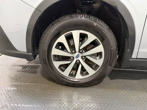 Used 2020 Subaru Outback Premium image 32