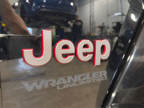 Used 2022 Jeep Wrangler Unlimited Rubicon AWD/4WD image 14