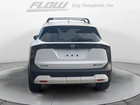 Used 2025 Nissan Kicks SR image 8