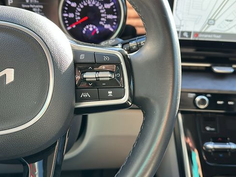 Used 2022 Kia Carnival SX image 16