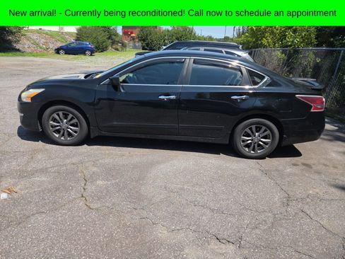 Used 2015 Nissan Altima 2.5 S w/ Special Edition Package FWD image 4