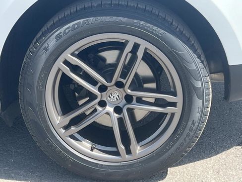 Used 2020 Porsche Macan AWD/4WD image 12