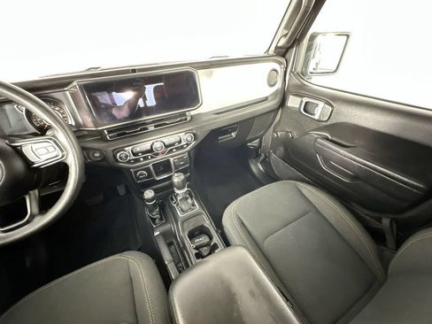 Used 2024 Jeep Gladiator Sport AWD/4WD image 11