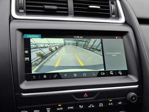 Used 2020 Jaguar E-PACE SE image 19