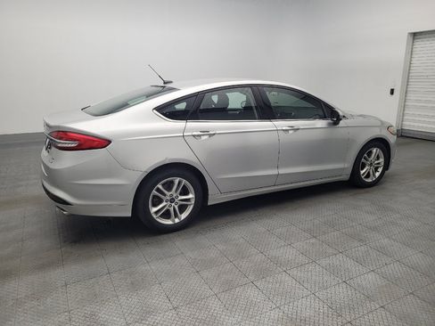 Used 2018 Ford Fusion SE w/ Fusion SE Technology Package FWD image 10