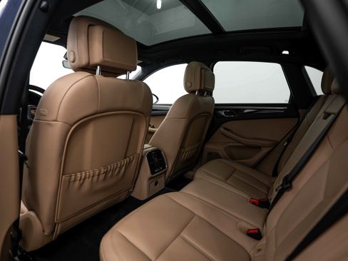 Certified 2024 Porsche Macan AWD/4WD image 17