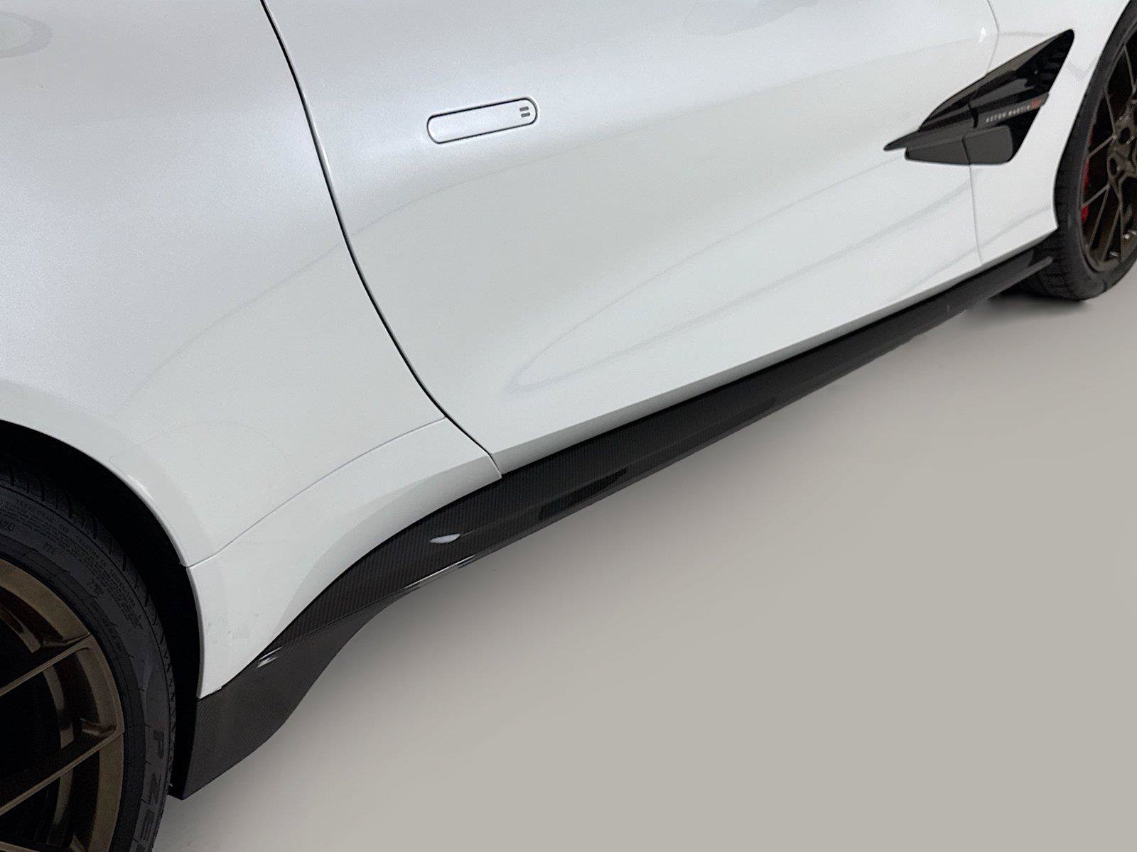 Used 2025 Aston Martin Vanquish RWD image 35