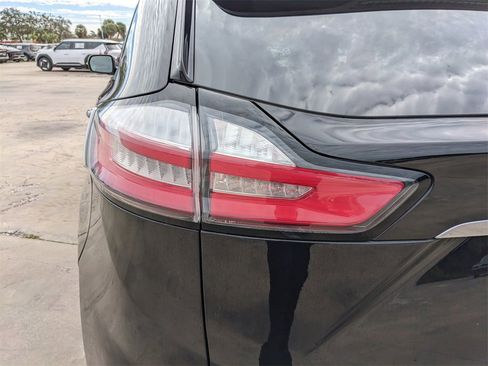 Used 2019 Ford Edge SEL w/ Equipment Group 201A image 12