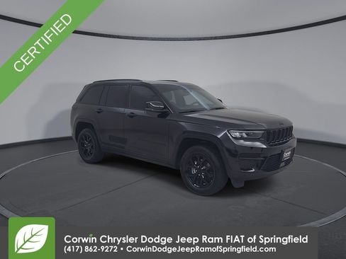 Used 2024 Jeep Grand Cherokee Altitude AWD/4WD image 3