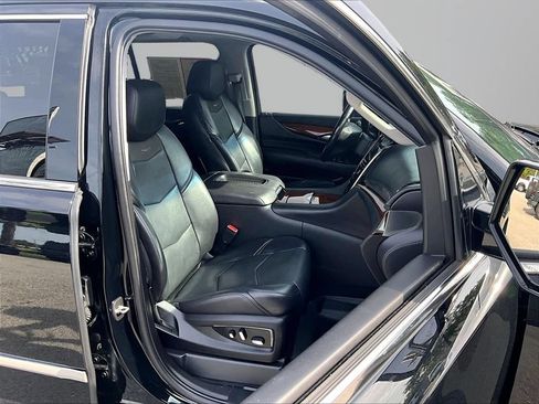 Used 2019 Cadillac Escalade Premium Luxury AWD/4WD image 8