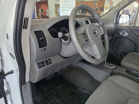 Used 2020 Nissan Frontier SV w/ Midnight Edition Floor Mats RWD image 8