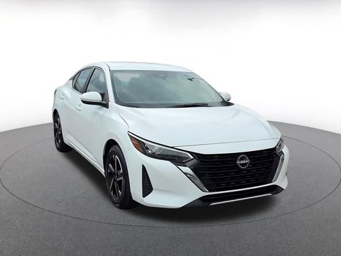 Used 2025 Nissan Sentra SV image 3