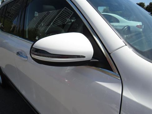 Used 2022 Mercedes-Benz GLB 250 4MATIC w/ Premium Package Lite image 26