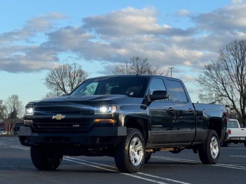 Used 2018 Chevrolet Silverado 1500 LT w/ All Star Edition image 4