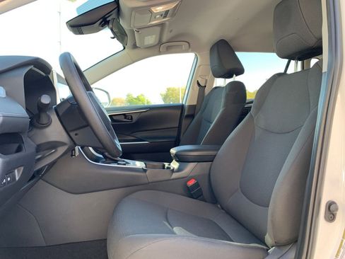 Used 2025 Toyota RAV4 LE image 25