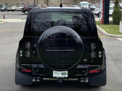 Used 2024 Land Rover Defender 110 V8 image 4