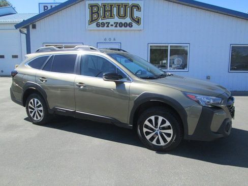 Used 2023 Subaru Outback Premium AWD/4WD image 1