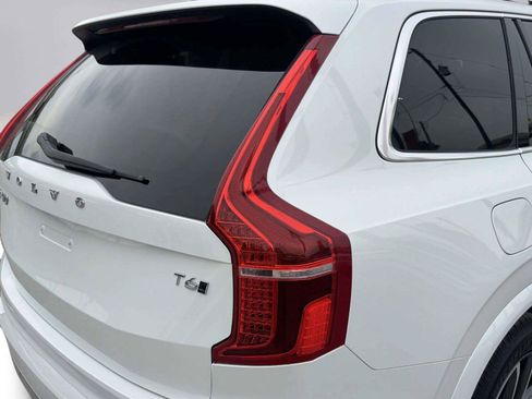 Used 2017 Volvo XC90 T6 Momentum w/ Vision Package AWD/4WD image 15