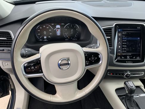 Used 2020 Volvo XC90 T5 Momentum w/ Protection Package Premier FWD image 18