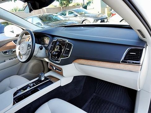 Used 2022 Volvo XC90 T8 Inscription Expression w/ Advanced Package AWD/4WD image 10