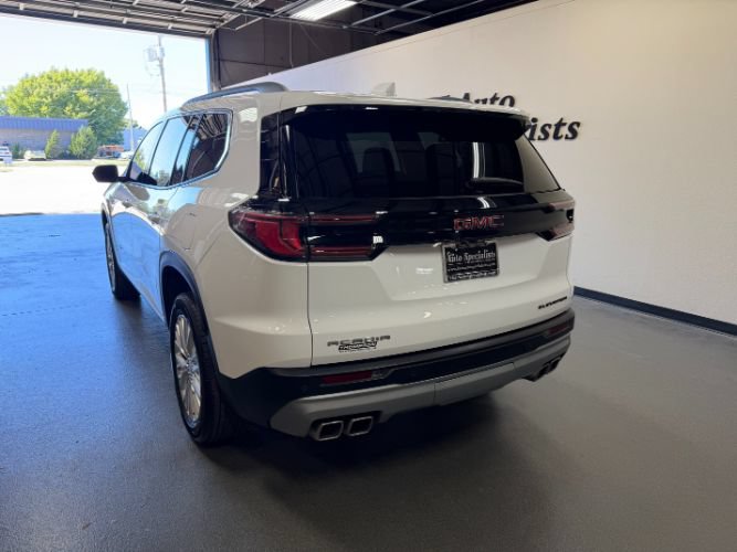 Used 2024 GMC Acadia Elevation w/ Luxury Package FWD image 3