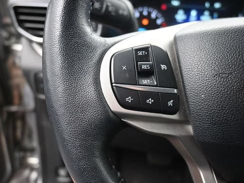 Used 2024 Ford Explorer XLT w/ Equipment Group 202A AWD/4WD image 19