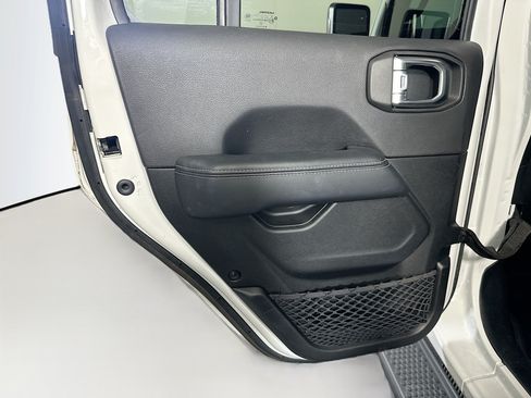 Used 2023 Jeep Wrangler Unlimited Sahara AWD/4WD image 26