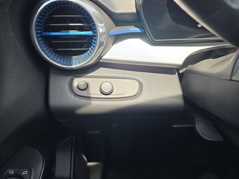 Used 2025 Chevrolet Trax LT w/ LT Convenience Package FWD image 26