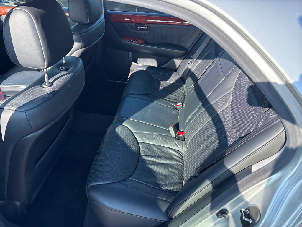 Used 2005 Lexus LS 430 w/ Premium Pkg RWD image 9