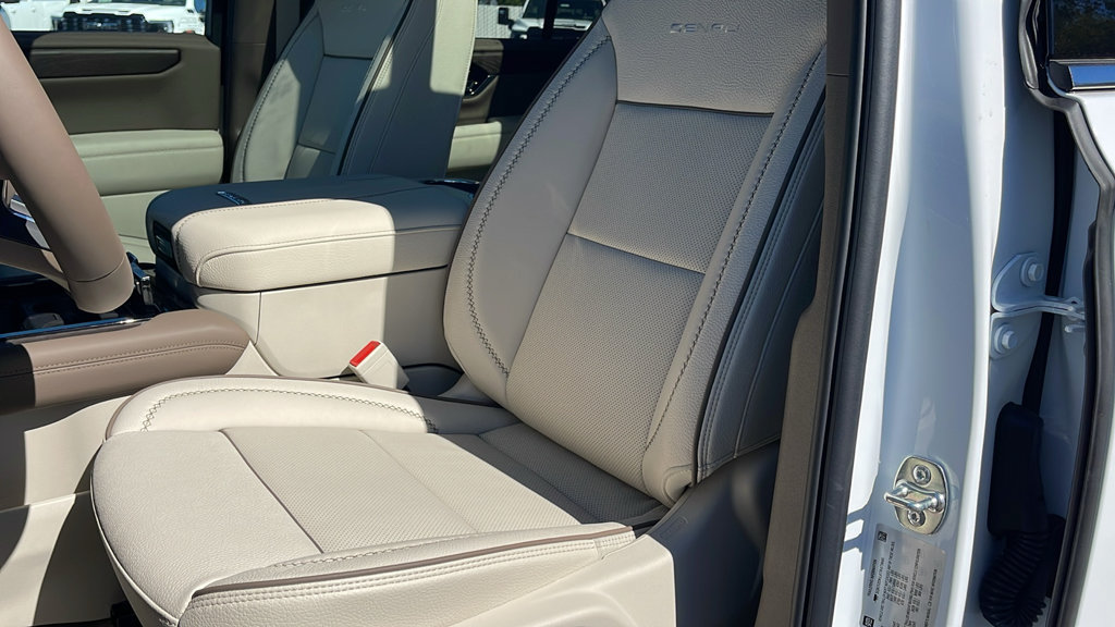 New 2026 GMC Yukon Denali w/ Denali Reserve Package AWD/4WD image 13