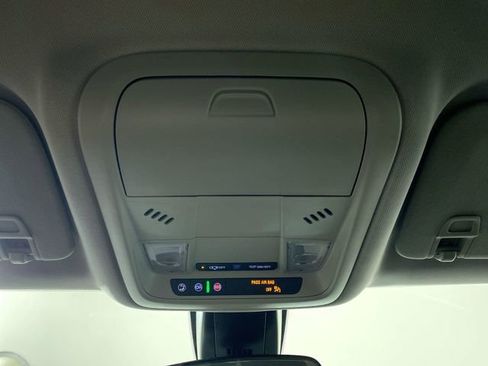 Used 2023 Chevrolet Blazer LT image 9