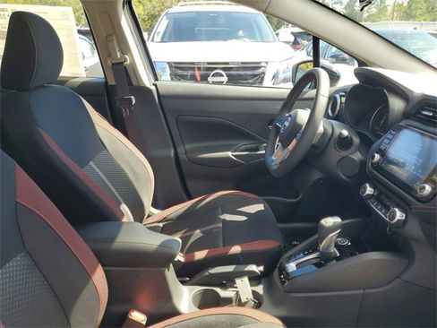 New 2025 Nissan Versa SR w/ Trunk Package image 29