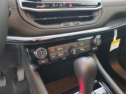 New 2026 Jeep Compass Latitude AWD/4WD image 16