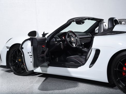 Used 2016 Porsche Boxster Spyder RWD image 15