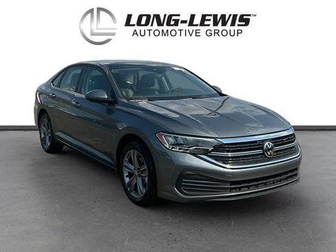 Used 2023 Volkswagen Jetta SE FWD image 10
