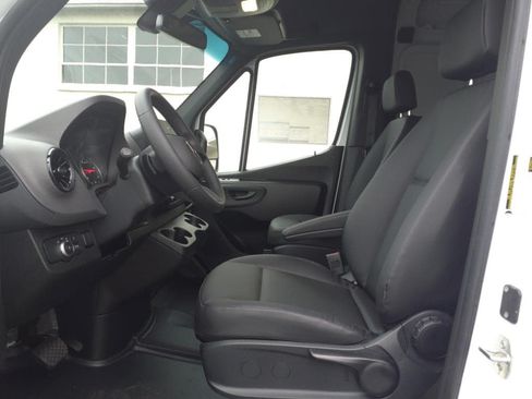Used 2025 Mercedes-Benz Sprinter 2500 image 16