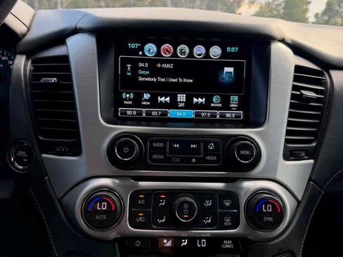 Used 2020 GMC Yukon XL SLT w/ Premium Edition AWD/4WD image 15