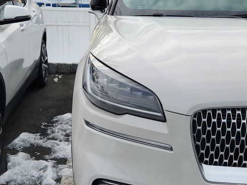 Used 2022 Lincoln Aviator AWD w/ Premium Package image 3