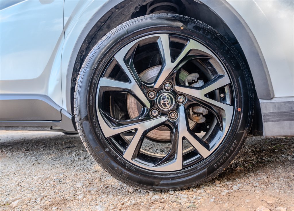 Used 2018 Toyota C-HR XLE FWD image 13