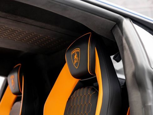 Used 2024 Lamborghini Revuelto image 37