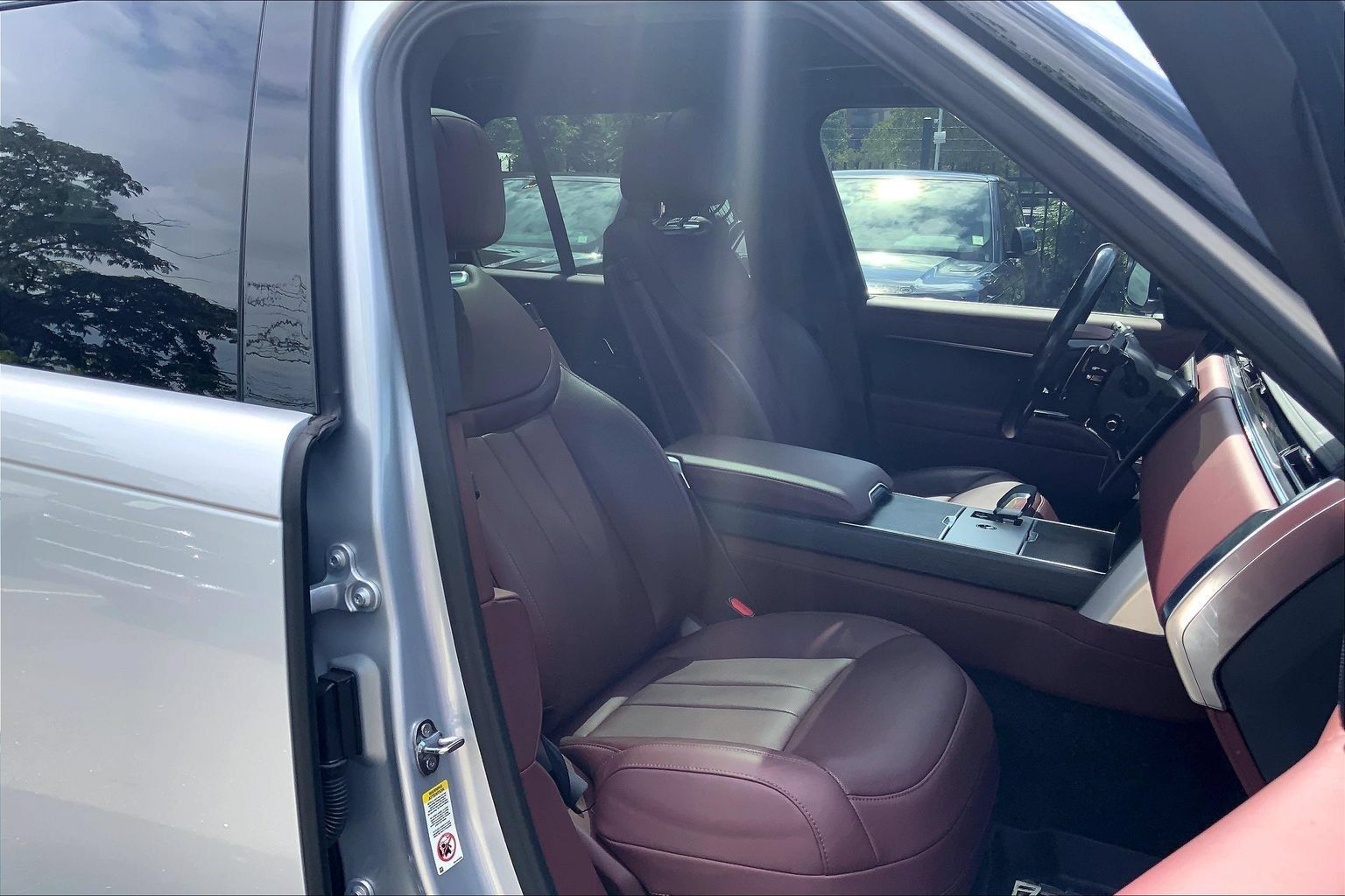 Certified 2025 Land Rover Range Rover SE AWD/4WD image 8