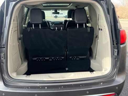 Used 2020 Chrysler Pacifica Limited image 26