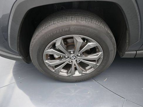 Used 2022 Toyota RAV4 XLE Premium AWD/4WD image 12