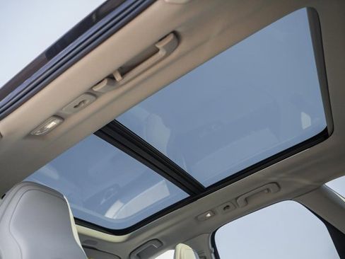 Certified 2023 Volvo XC60 B6 Ultimate w/ Protection Package Premier image 33